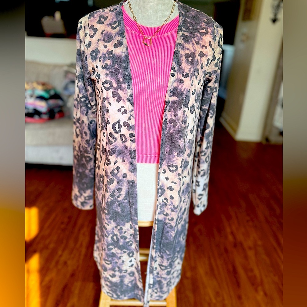 🍒BOGO50%🍒🆕💜SEW IN LOVE: Animal Print Long Sleeve Cardigan SMALL